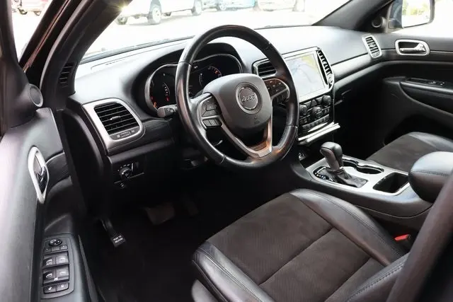 2020 Jeep Grand Cherokee Altitude photo 6