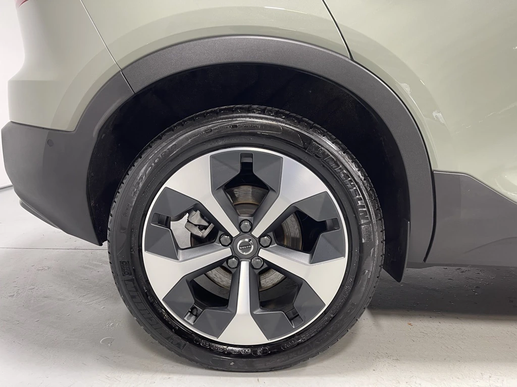 2025 Volvo - image 15