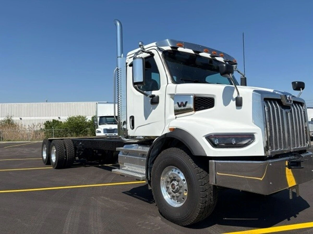 2027 Western Star 47X — photo 3