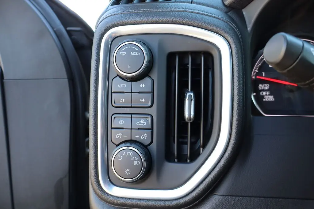 2021 Chevrolet Silverado Trail Boss LT photo 13