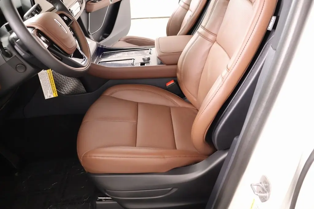 2026 Lincoln Aviator Reserve photo 3