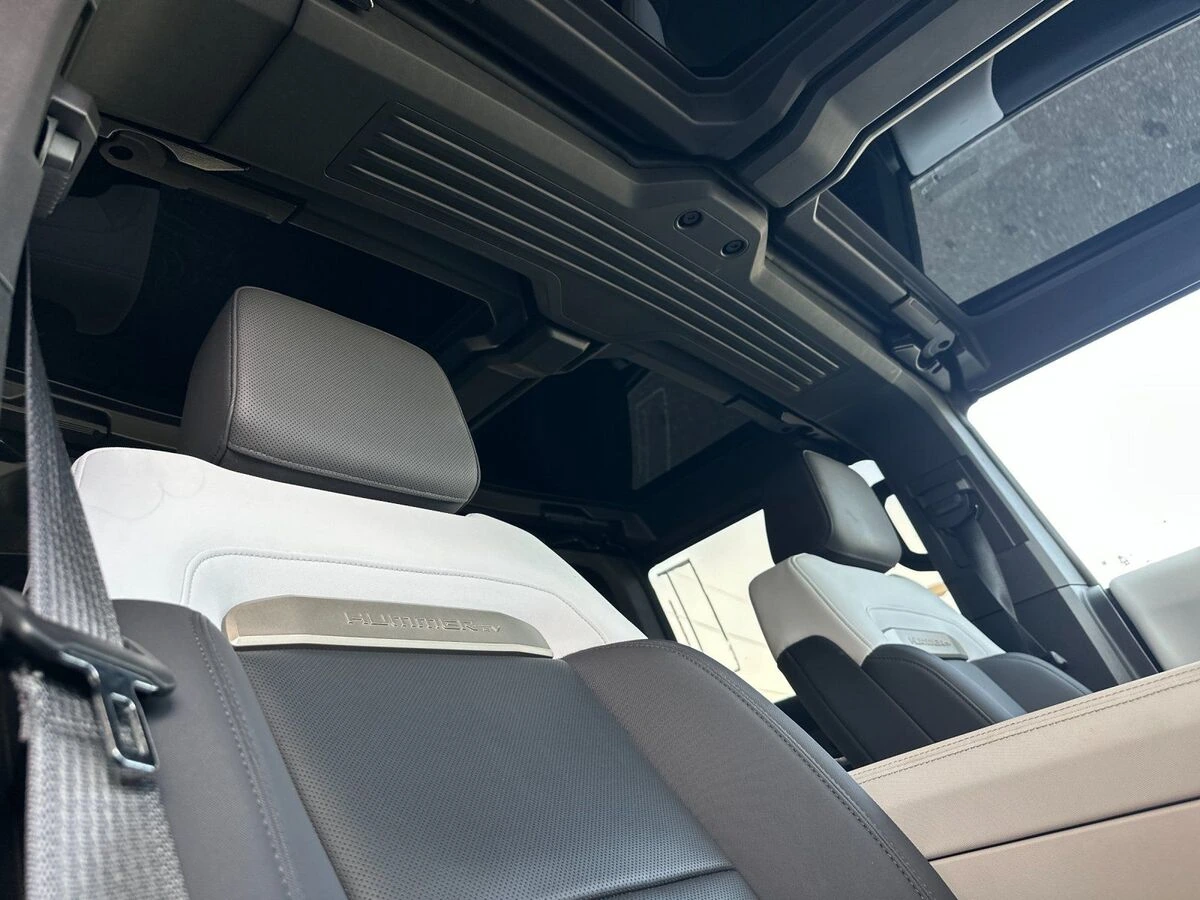 2024 GMC HUMMER EV 2X - Photo 17