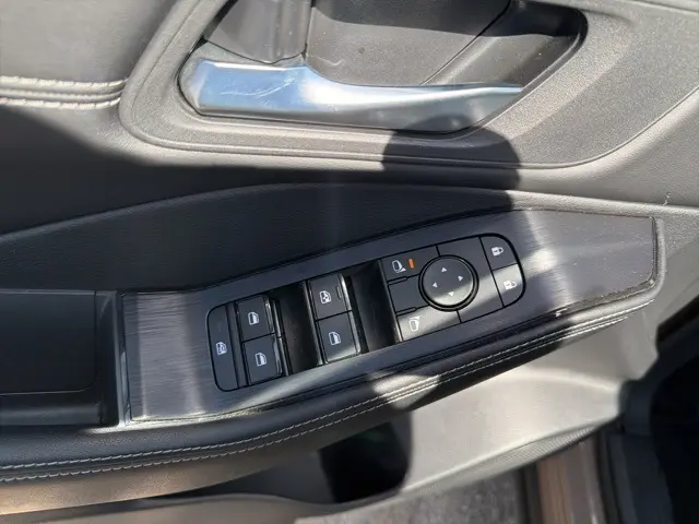 2024 Nissan Rogue SV photo 14