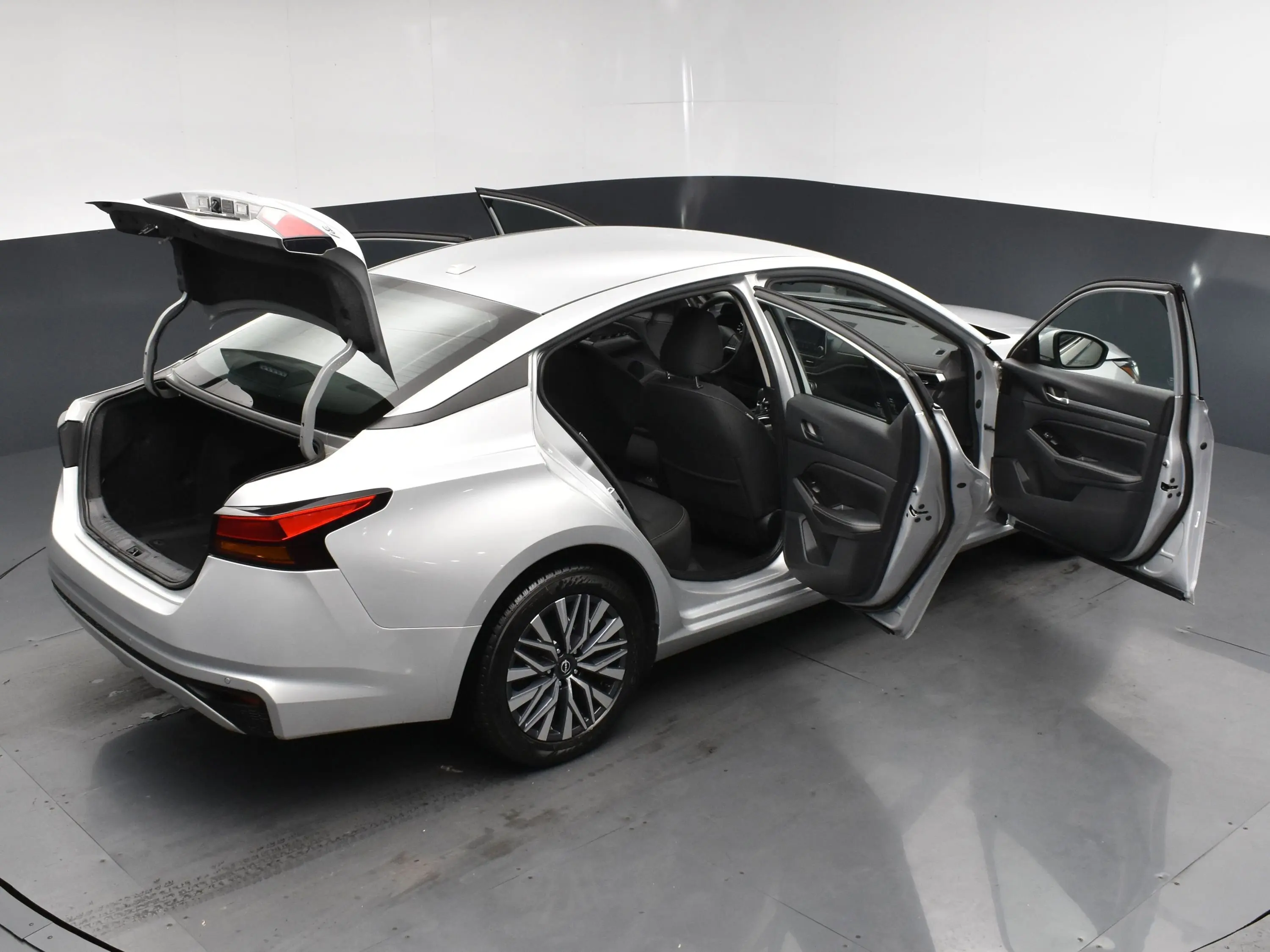 2023 Nissan Altima 2.5 SV photo 26