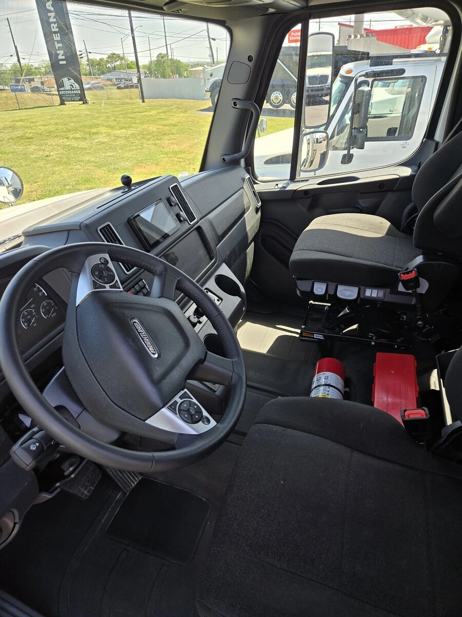 2026 Freightliner 114SD - image 11