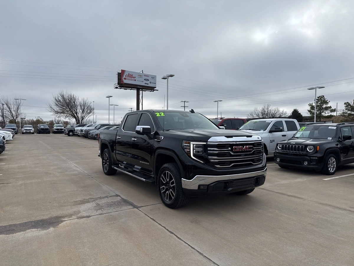 2022 GMC Sierra 1500 SLT's photo