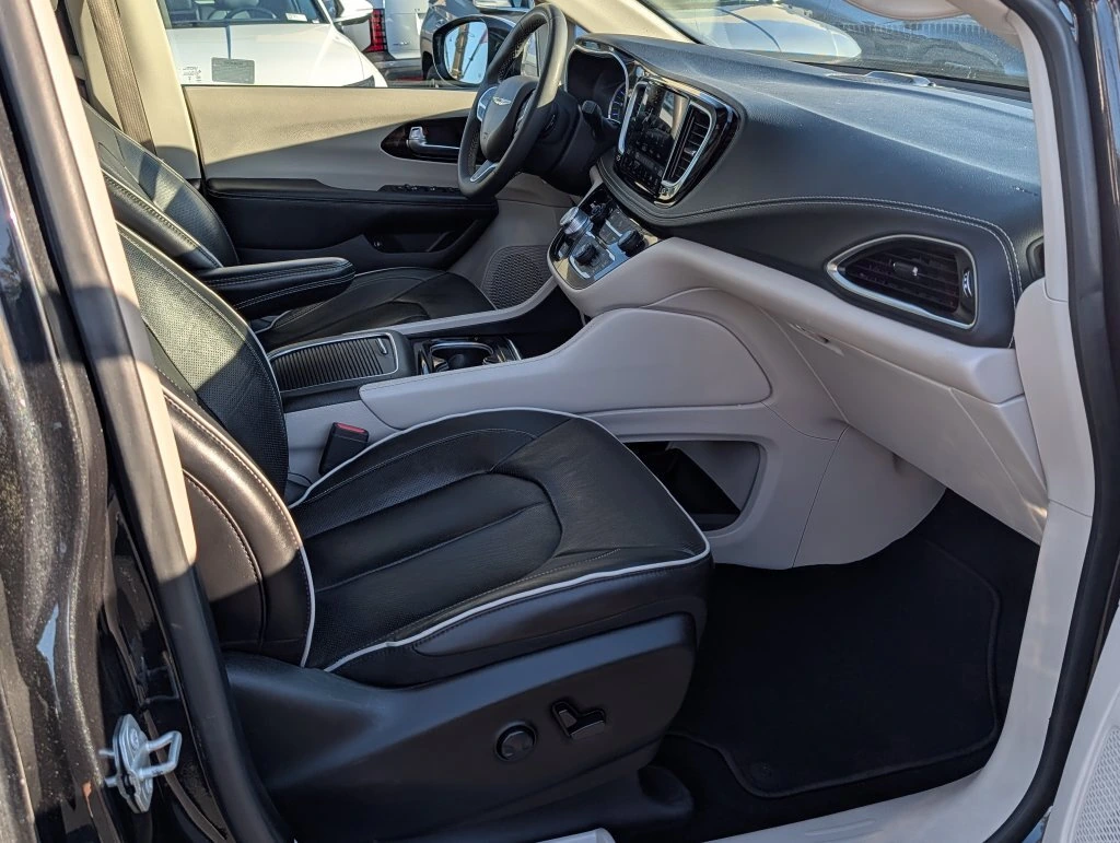 2023 Chrysler Pacifica Hybrid Limited - Photo 9