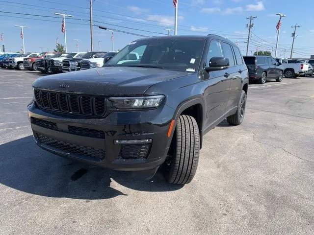 2025 Jeep Grand Cherokee Limited photo 4