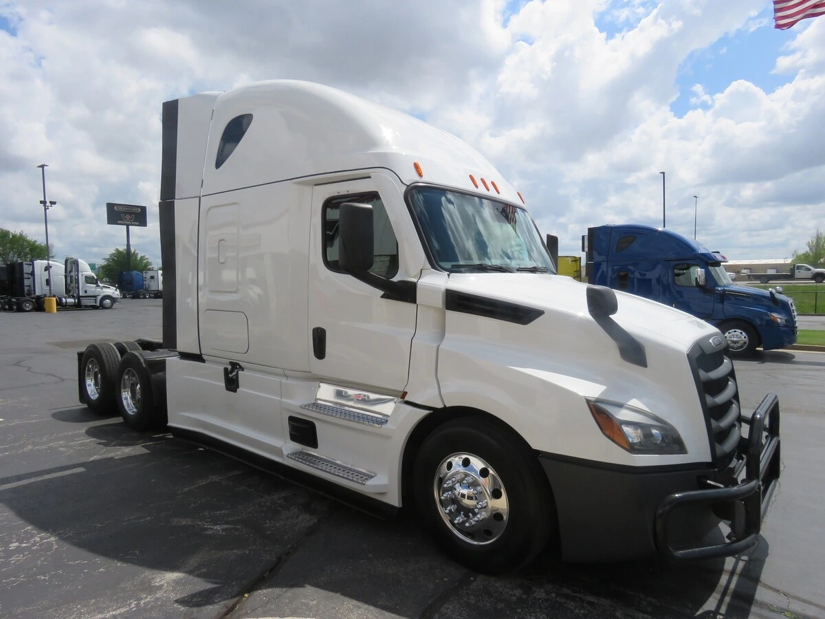 2022 Freightliner Cascadia - image 10