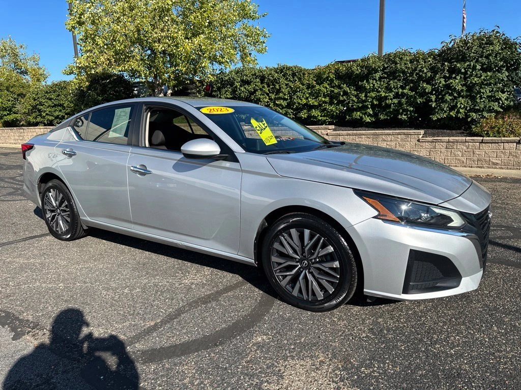 2023 Nissan Altima SV - Photo 17