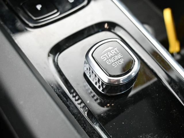 2025 Volvo - image 22