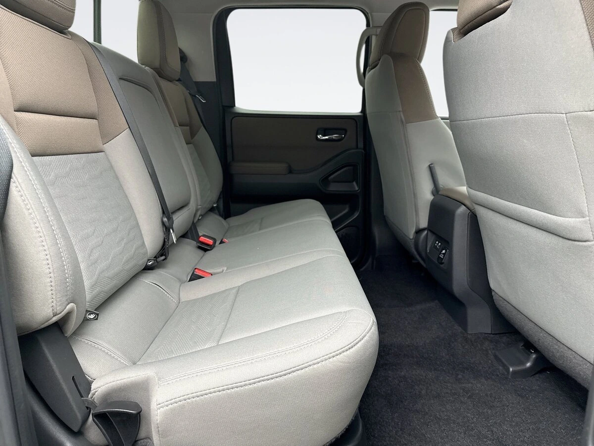 2023 Nissan Frontier SV - Photo 17