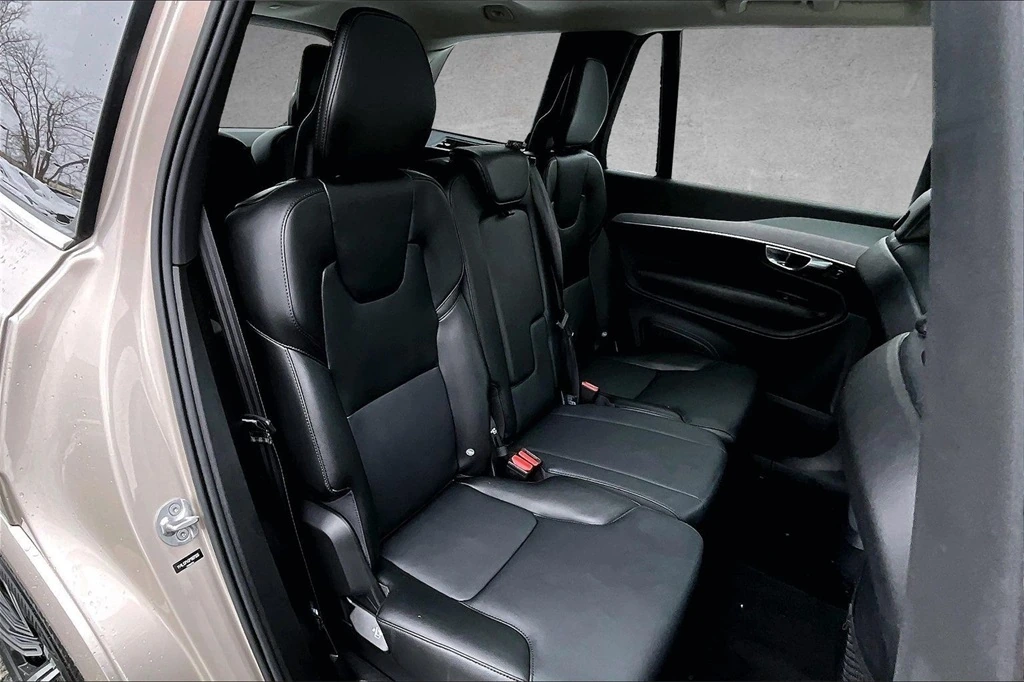 2023 Volvo - image 25