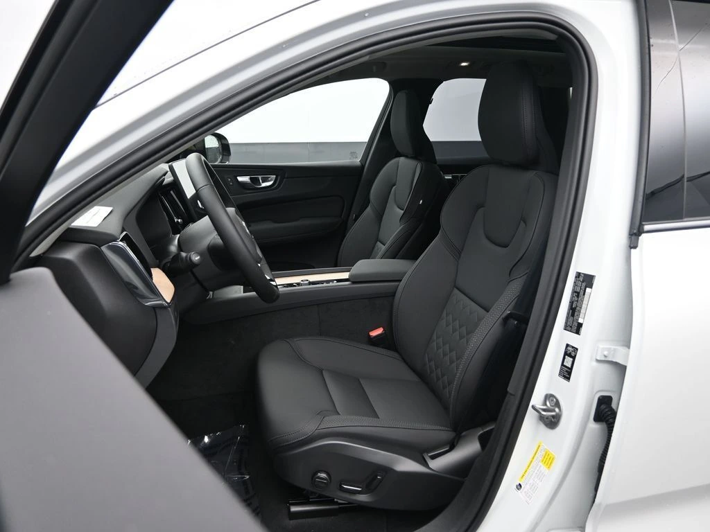 2026 Volvo - image 19