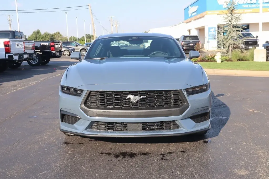 2025 Ford Mustang EcoBoost photo 8