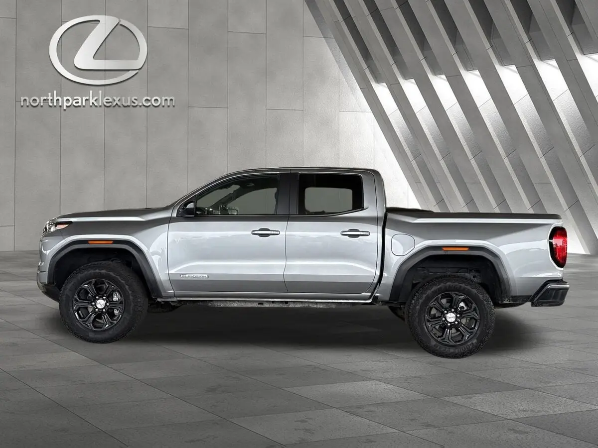 2024 GMC Canyon Elevation's photo