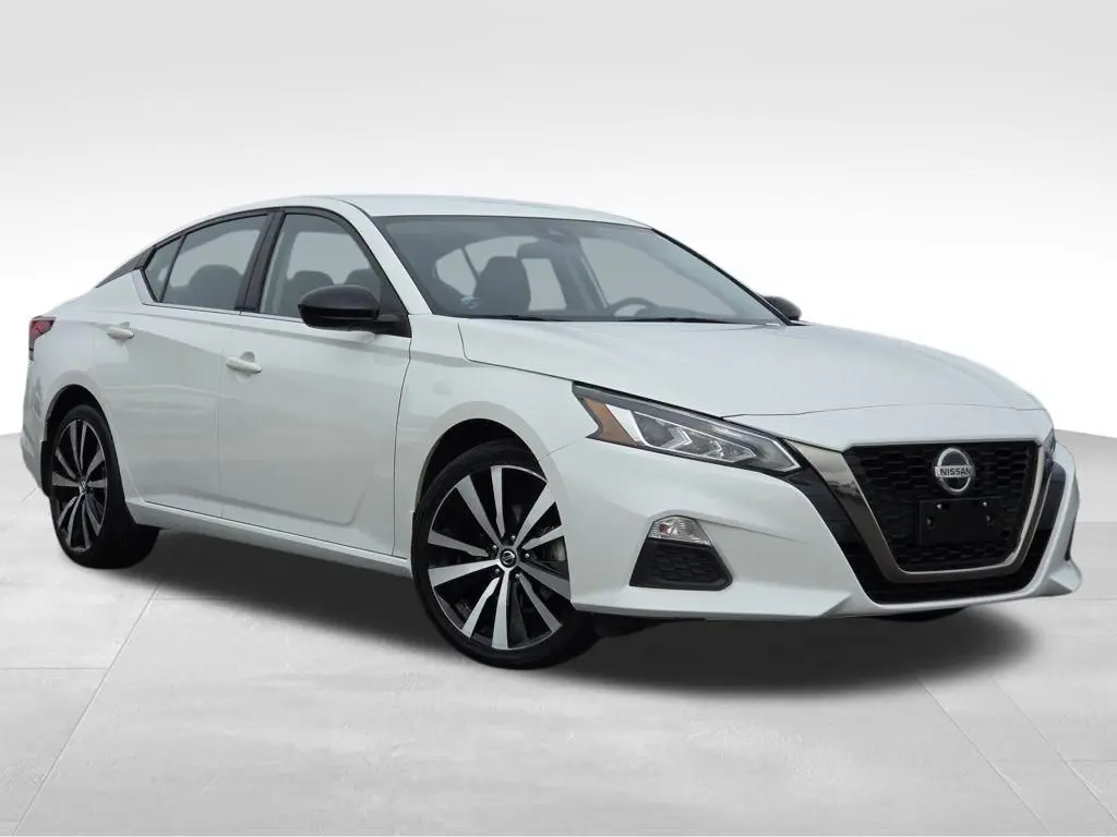 2022 Nissan Altima SR