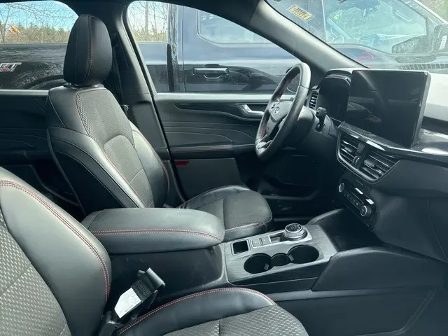 2023 Ford Escape ST-Line photo 4