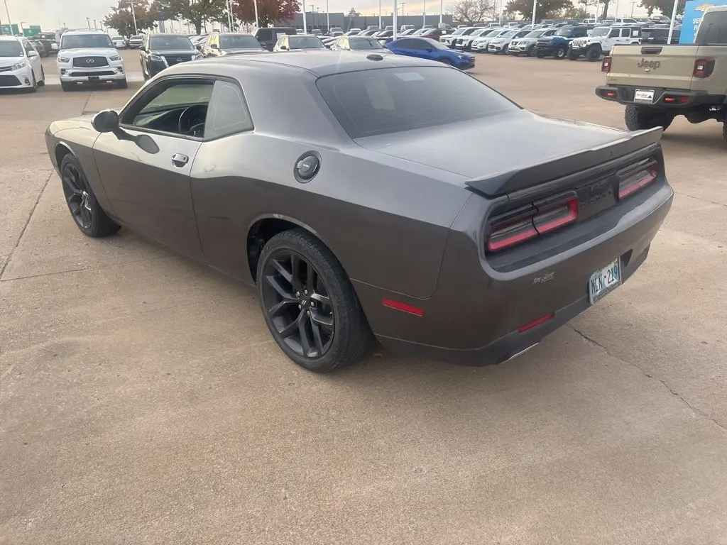 2022 Dodge Challenger SXT photo 3