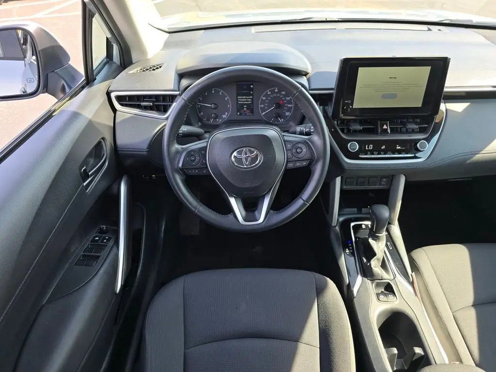 2024 Toyota Corolla Cross LE photo 23