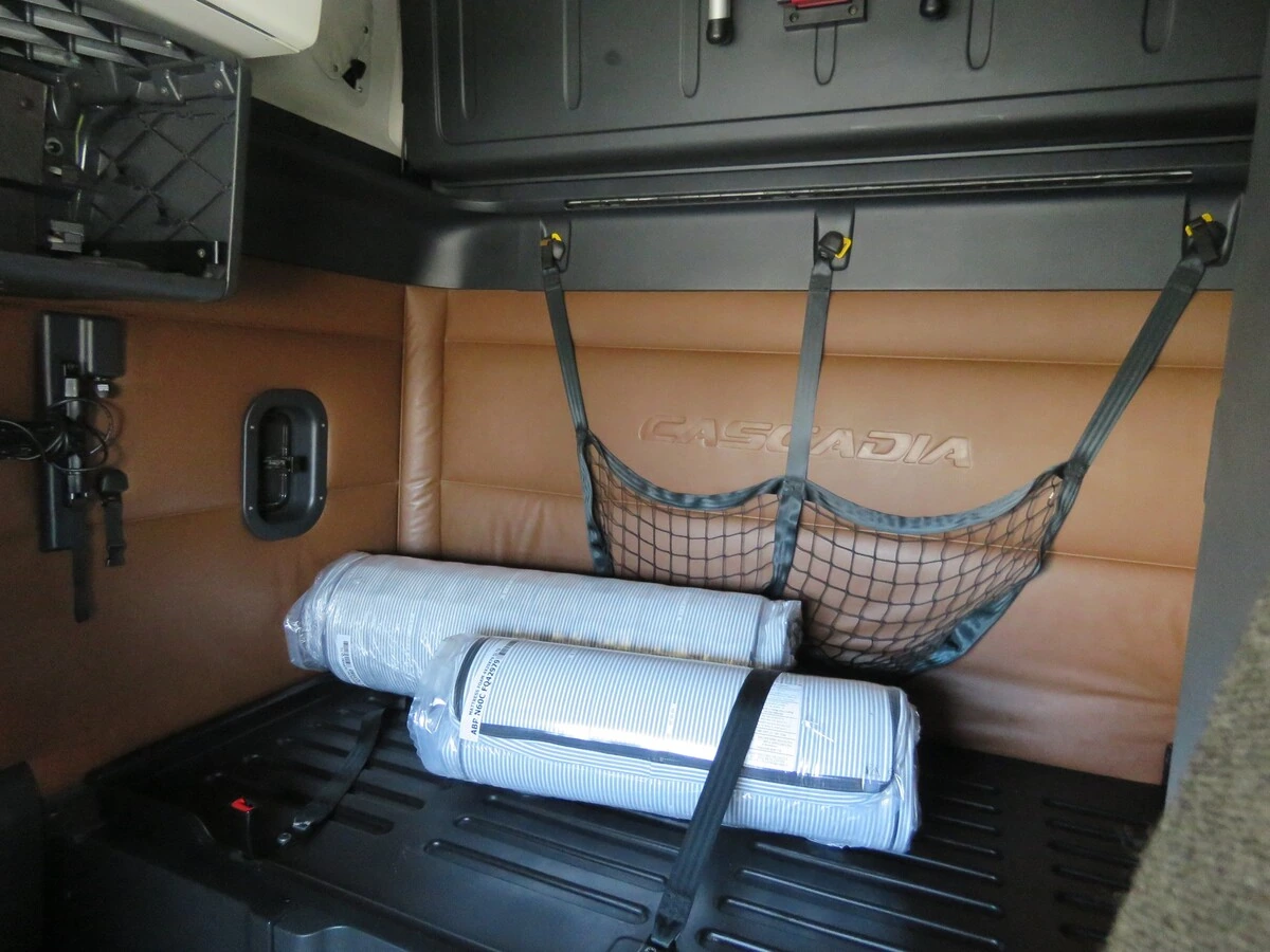 2022 Freightliner Cascadia - image 17