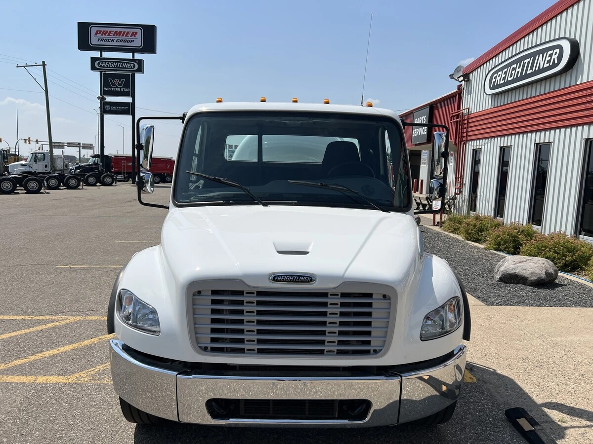 2027 Freightliner M2 106 — photo 3