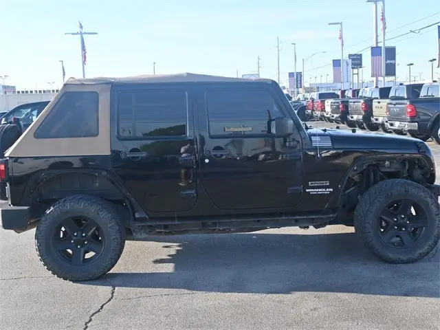2010 Jeep Wrangler Unlimited X photo 6