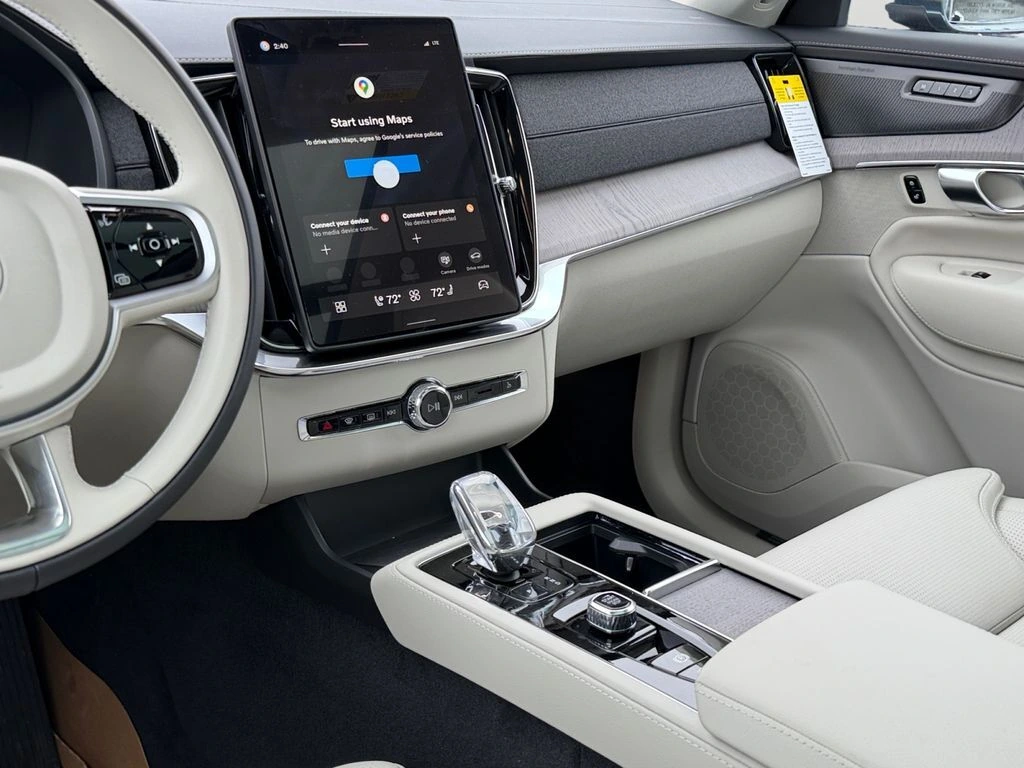 2026 Volvo - image 12