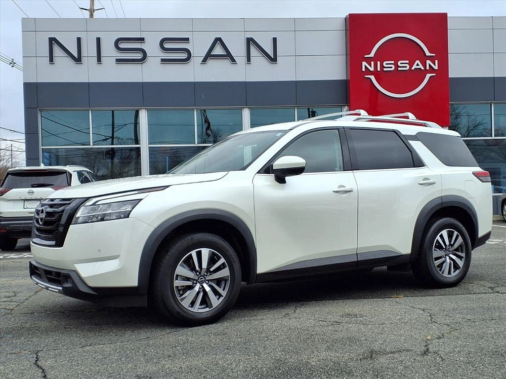 2023 Nissan Pathfinder SL's photo