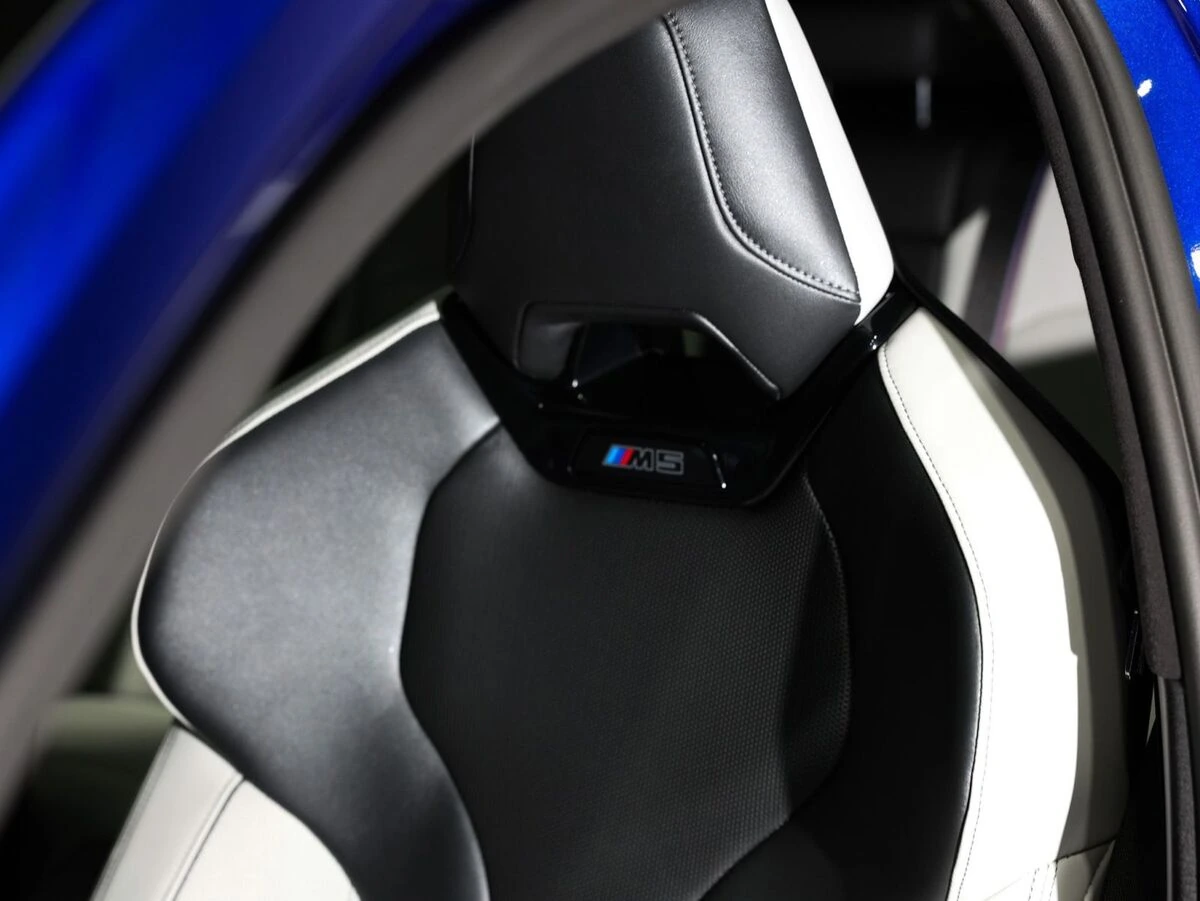 2025 BMW M5 M5 Touring - Photo 33