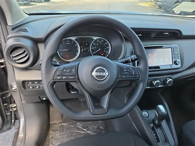 2025 Nissan Kicks Play S photo 10