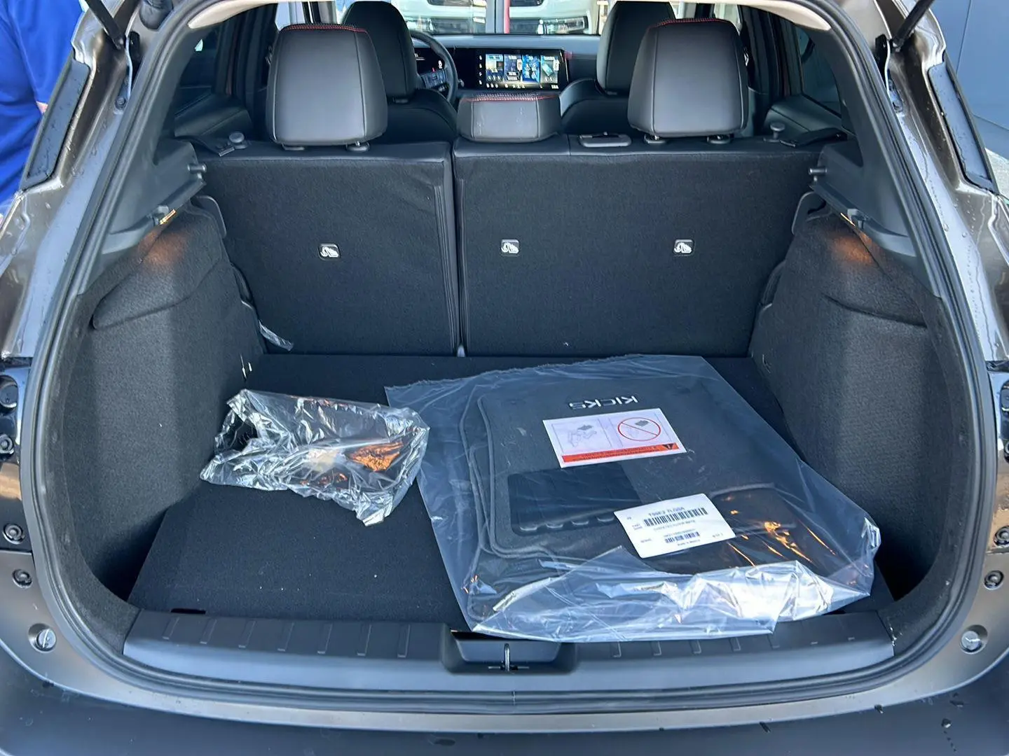 2026 Nissan Kicks SR photo 22