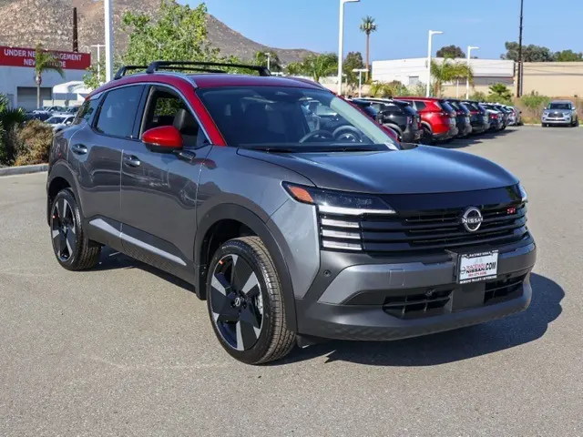 2025 Nissan Kicks SR's photo