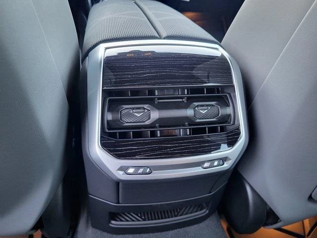 2026 BMW 7 Series 750e - Photo 18