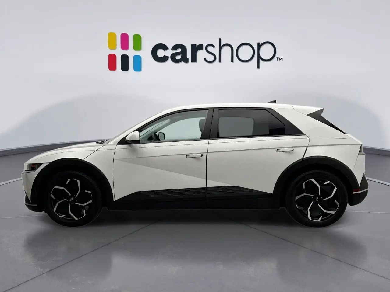 2022 Hyundai Ioniq 5 SE photo 2