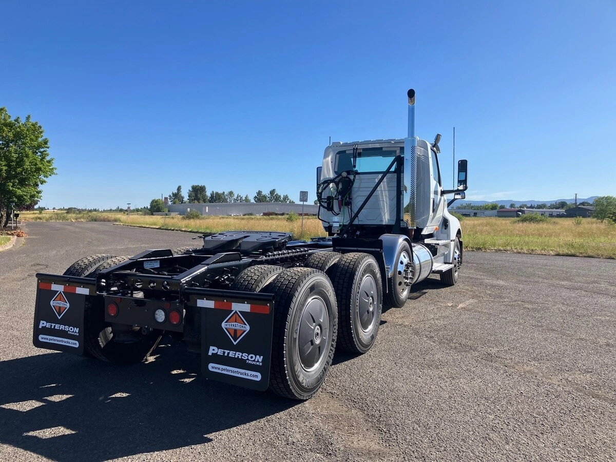 2025 International LT — photo 3