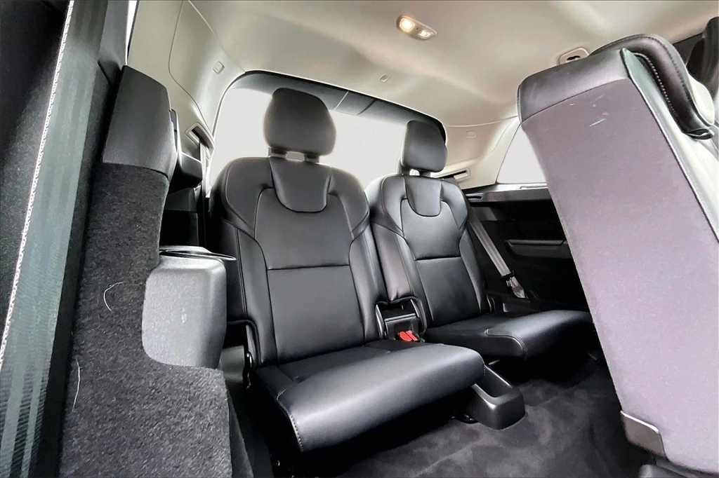 2023 Volvo - image 26