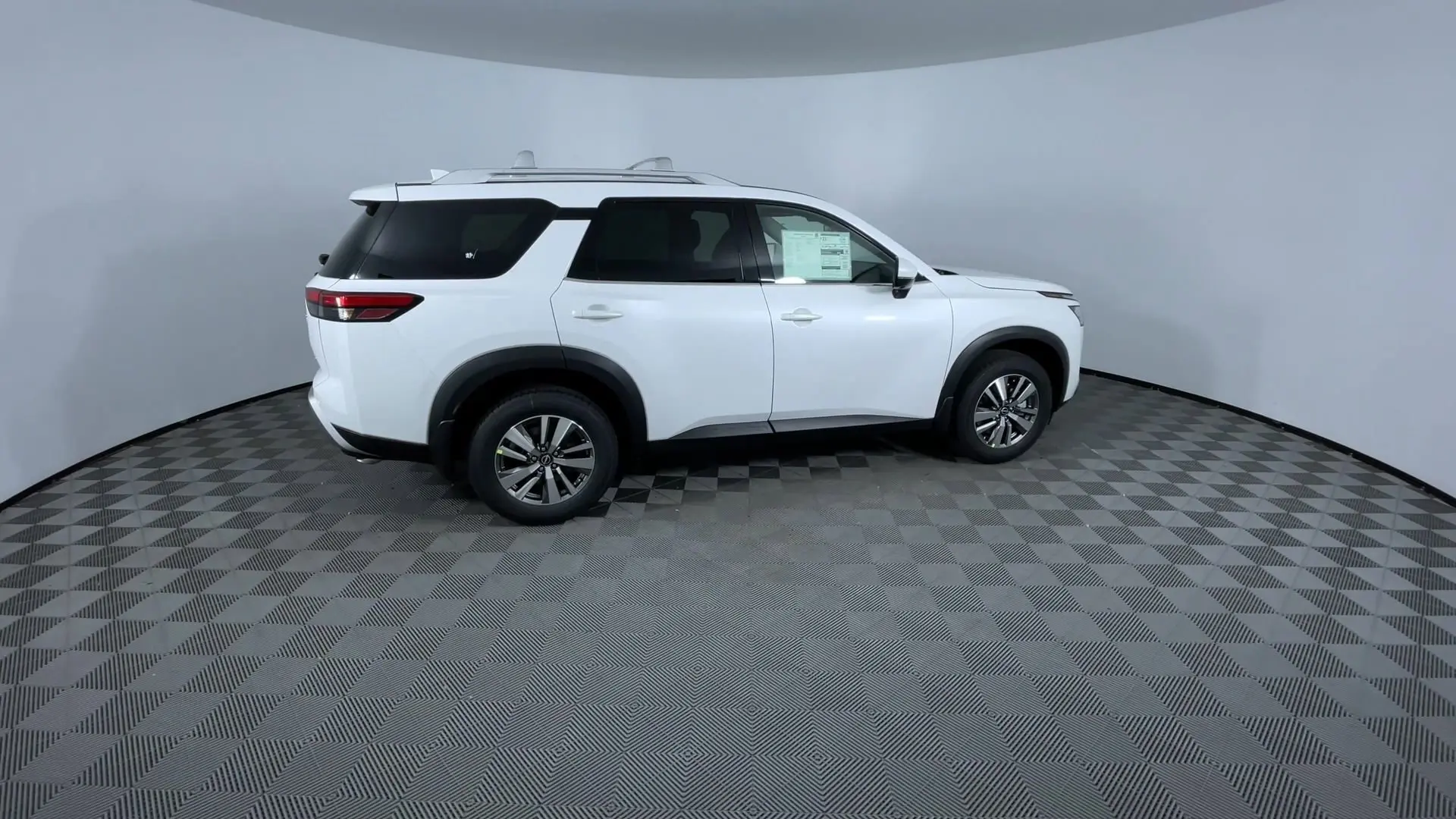 2025 Nissan Pathfinder SL photo 8