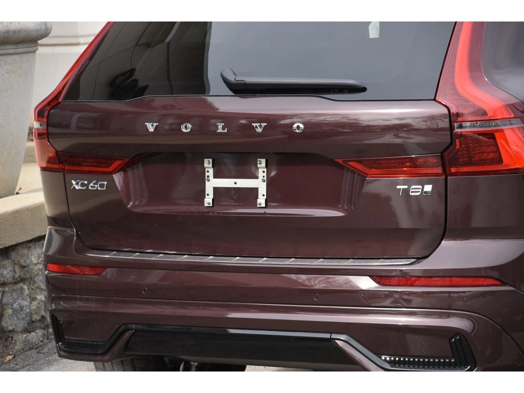 2026 Volvo - image 25