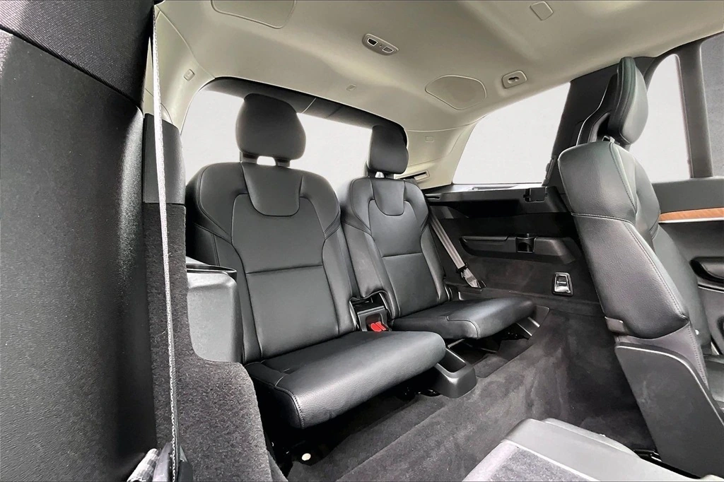 2023 Volvo - image 26