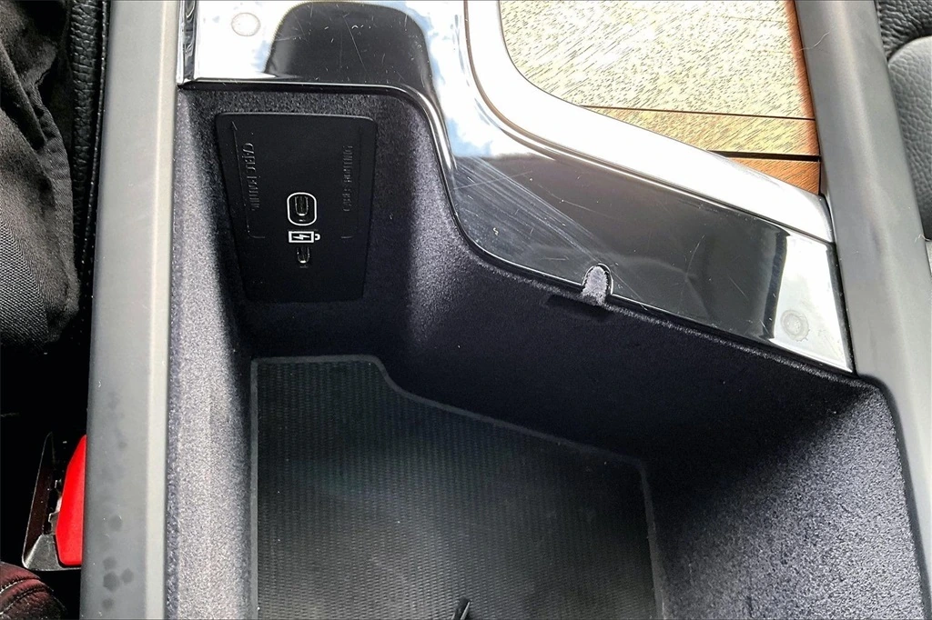 2023 Volvo - image 15