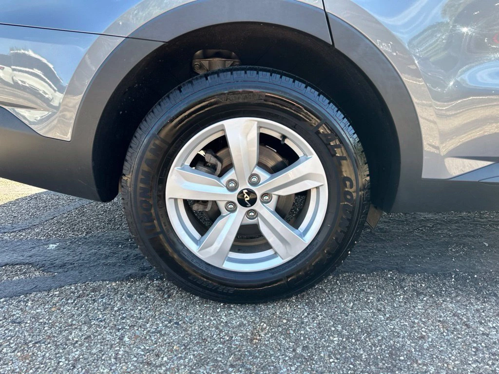2022 Kia Sorento LX - Photo 17