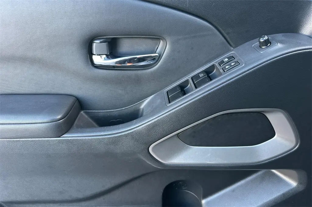 2022 Nissan Frontier SV photo 11
