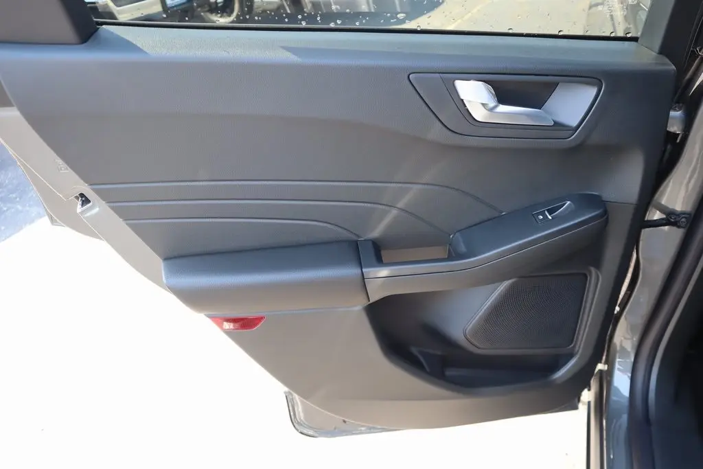 2026 Ford Escape ST-Line photo 17