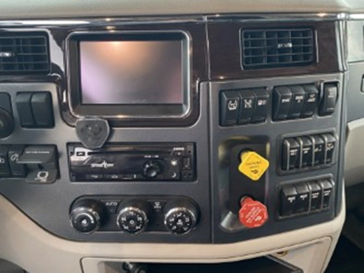 2020 Peterbilt 579 - image 10