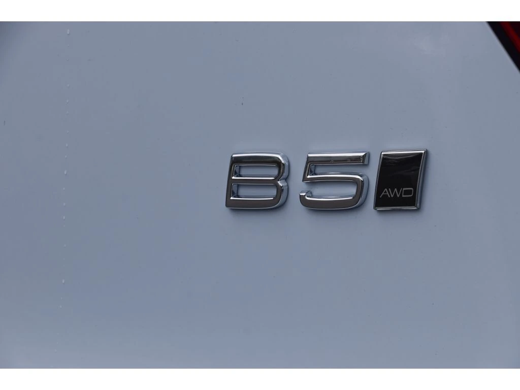 2026 Volvo - image 29