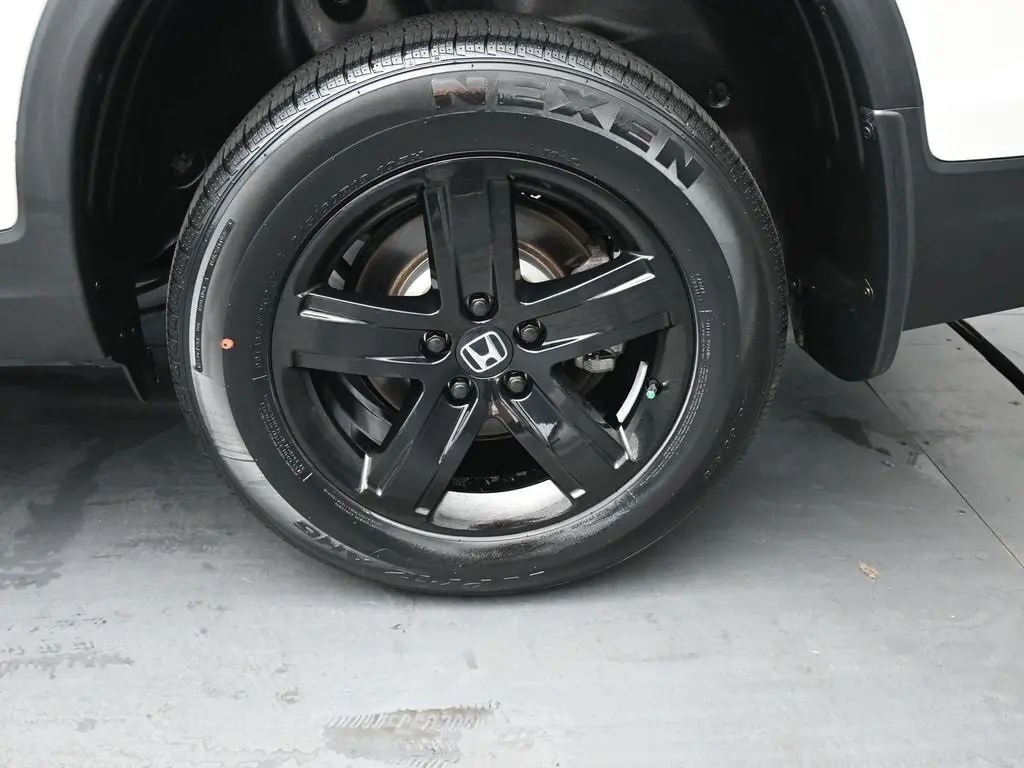 2023 Honda Ridgeline Black Edition photo 11