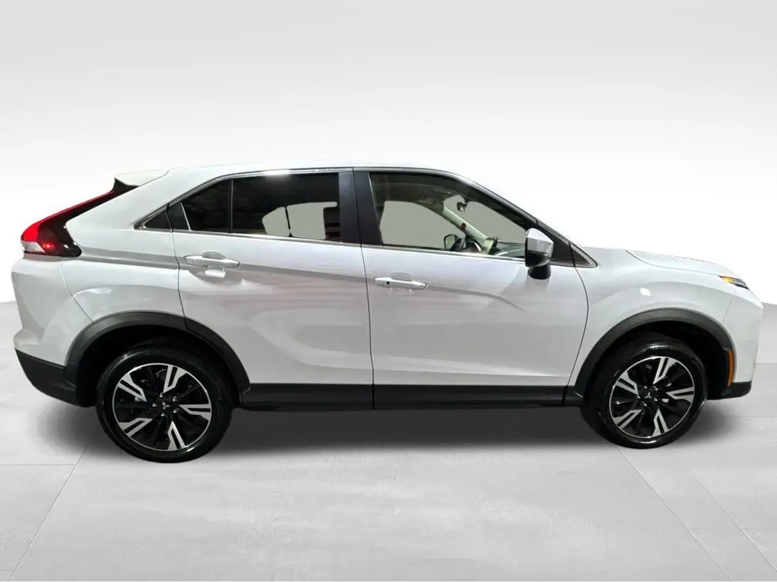 2024 Mitsubishi Eclipse Cross SE photo 3