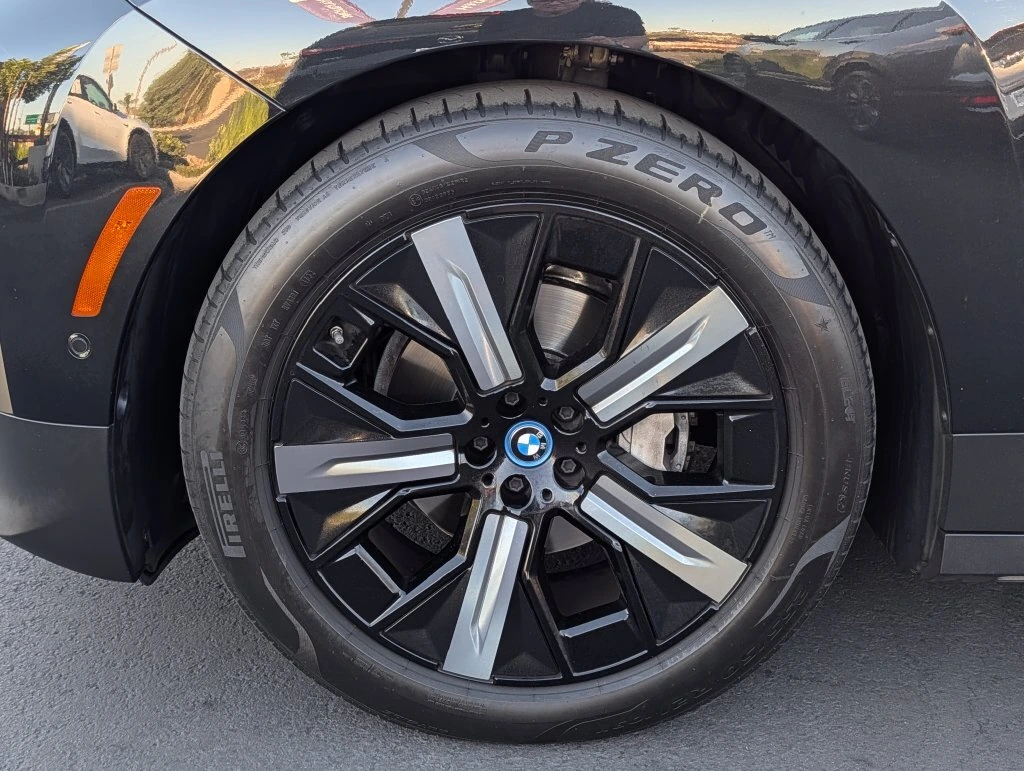 2023 BMW iX Base - Photo 8