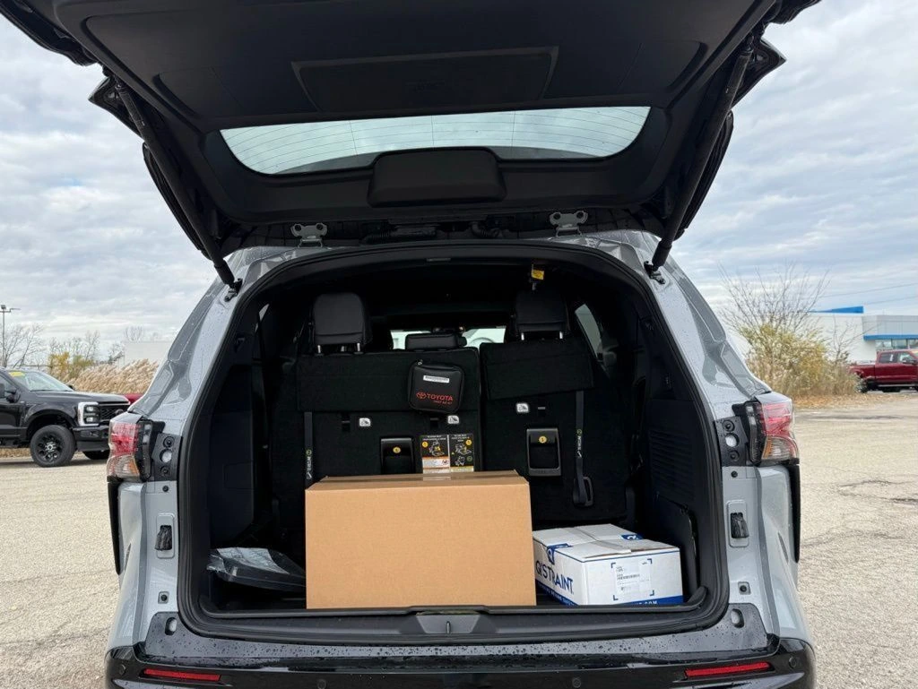 2025 Toyota Sienna XSE - Photo 27